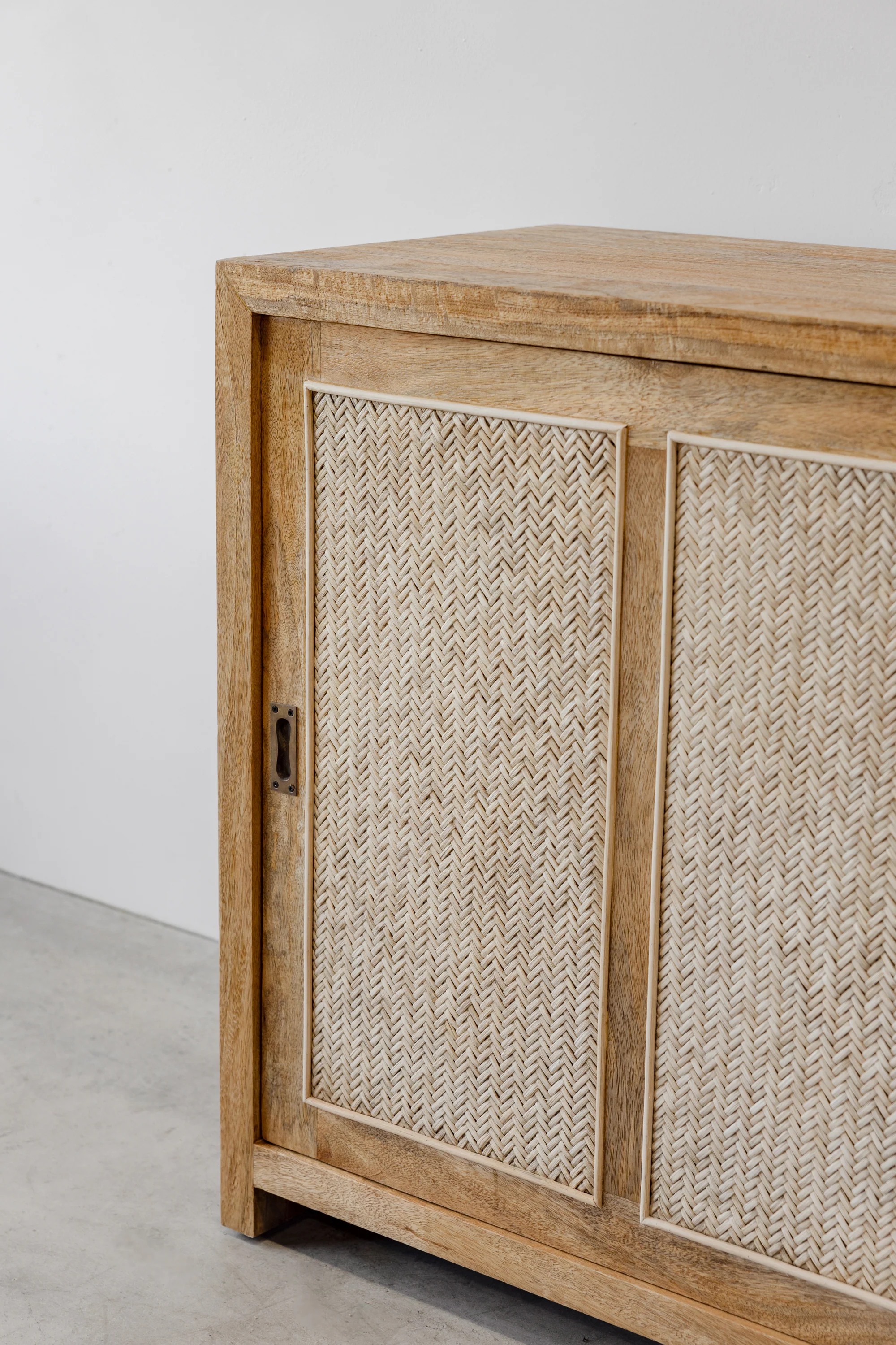 Bianca 3 Door Buffet - Rustic Matte/Weave - Image 4
