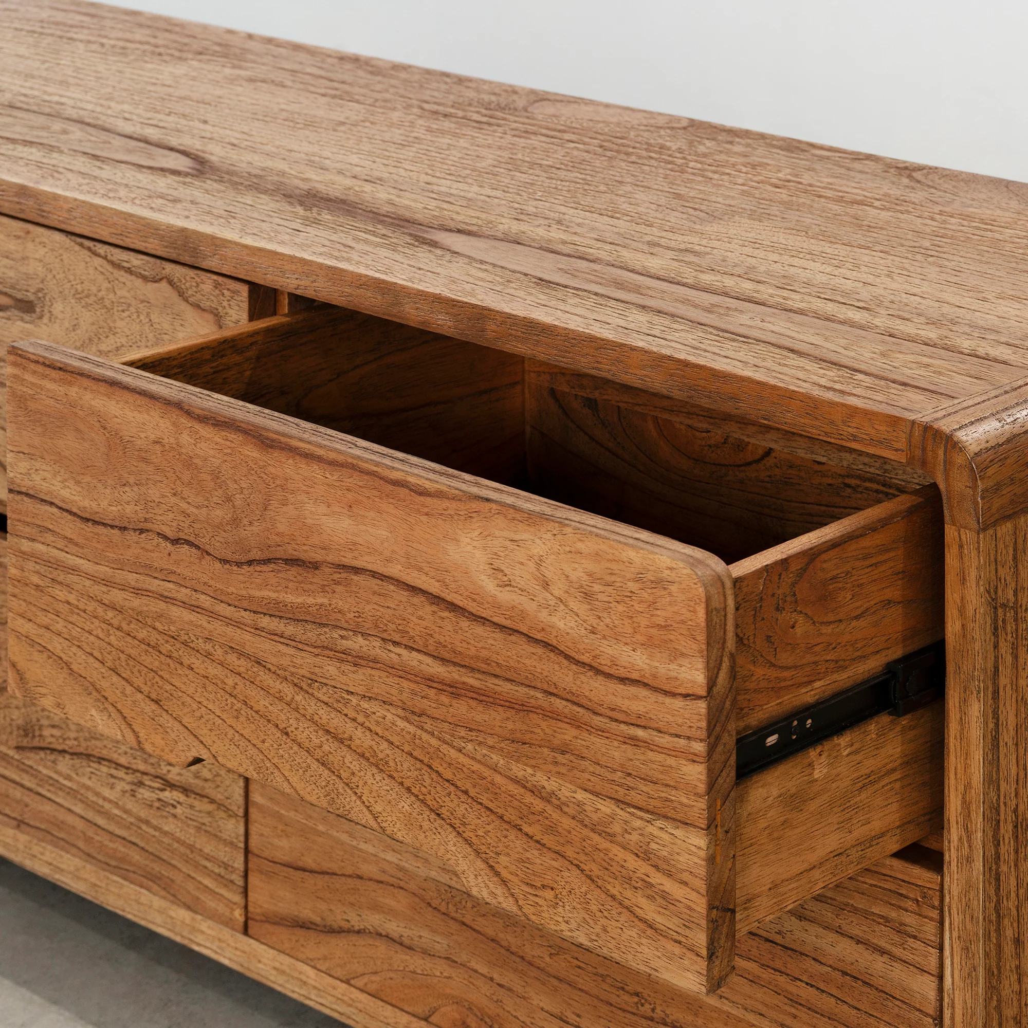 Penfolds Chest 2x4 - Antique Mindi - Image 5